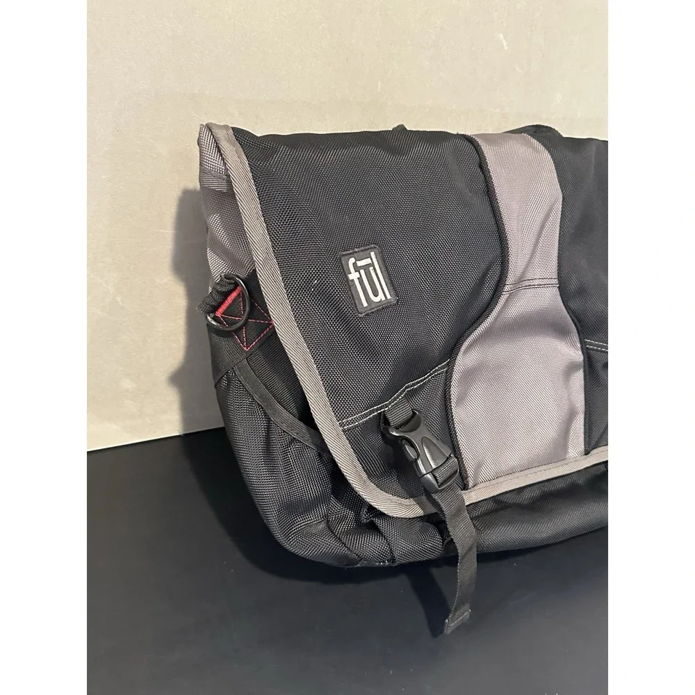 Ful Messenger Bag (missing‎ Strap)